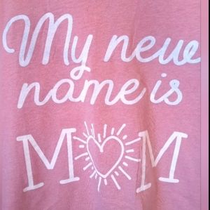EUC SZ SM "MY NEW NAME IS MOM" T-SHIRT